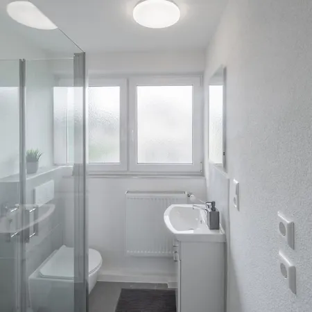 Work&sleep Moderne In Schwenningen - Einzelbetten, Tv, Bettwaesche & Handtuecher, Wlan * Villingen-Schwenningen