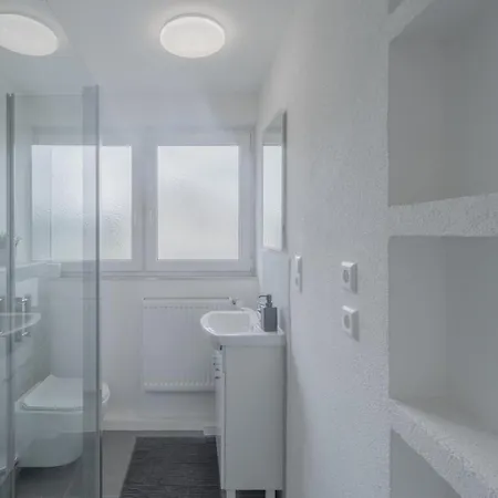 Work&sleep Moderne In Schwenningen - Einzelbetten, Tv, Bettwaesche & Handtuecher, Wlan