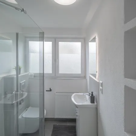 Work&sleep Moderne In Schwenningen - Einzelbetten, Tv, Bettwaesche & Handtuecher, Wlan * Villingen-Schwenningen