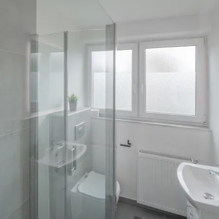 Work&sleep Moderne In Schwenningen - Einzelbetten, Tv, Bettwaesche & Handtuecher, Wlan * Villingen-Schwenningen