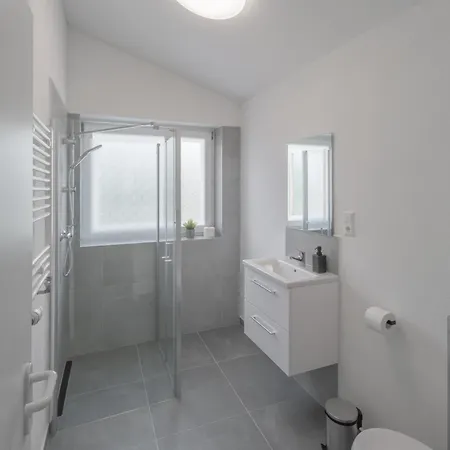 Work&sleep Moderne In Schwenningen - Einzelbetten, Tv, Bettwaesche & Handtuecher, Wlan *