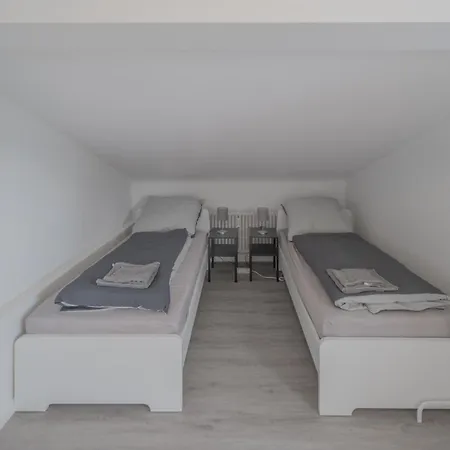 Work&sleep Moderne In Schwenningen - Einzelbetten, Tv, Bettwaesche & Handtuecher, Wlan Villingen-Schwenningen