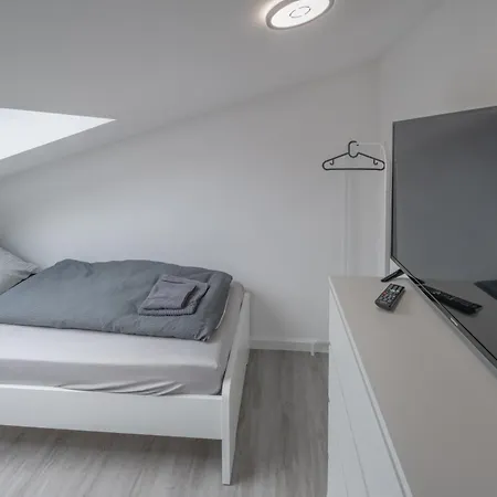 Work&sleep Moderne In Schwenningen - Einzelbetten, Tv, Bettwaesche & Handtuecher, Wlan