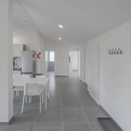 Work&sleep Moderne In Schwenningen - Einzelbetten, Tv, Bettwaesche & Handtuecher, Wlan