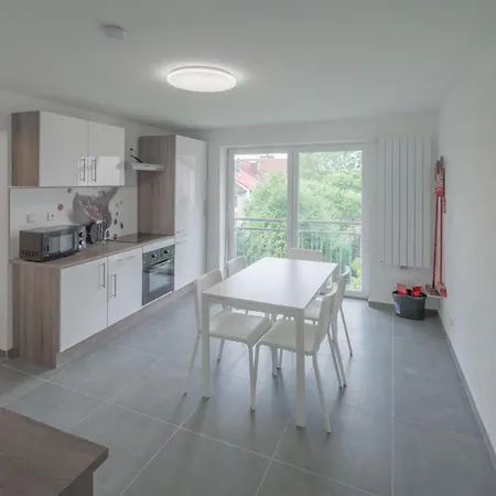 Work&sleep Moderne In Schwenningen - Einzelbetten, Tv, Bettwaesche & Handtuecher, Wlan Apartman