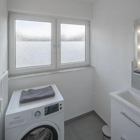 Work&sleep Moderne In Schwenningen - Einzelbetten, Tv, Bettwaesche & Handtuecher, Wlan * Villingen-Schwenningen