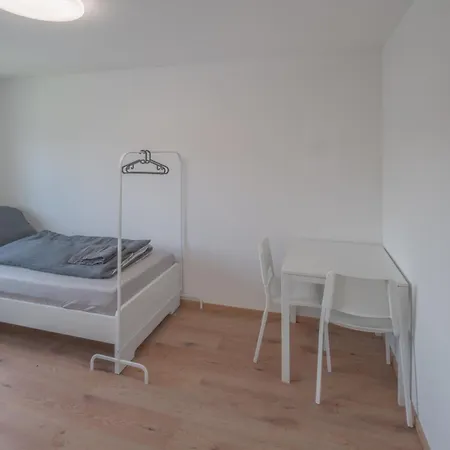 Work&sleep Moderne In Schwenningen - Einzelbetten, Tv, Bettwaesche & Handtuecher, Wlan Apartmán *