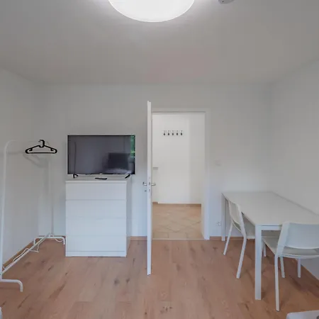 Work&sleep Moderne In Schwenningen - Einzelbetten, Tv, Bettwaesche & Handtuecher, Wlan Apartman *