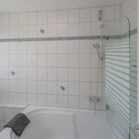 Work&sleep Moderne In Schwenningen - Einzelbetten, Tv, Bettwaesche & Handtuecher, Wlan * Villingen-Schwenningen